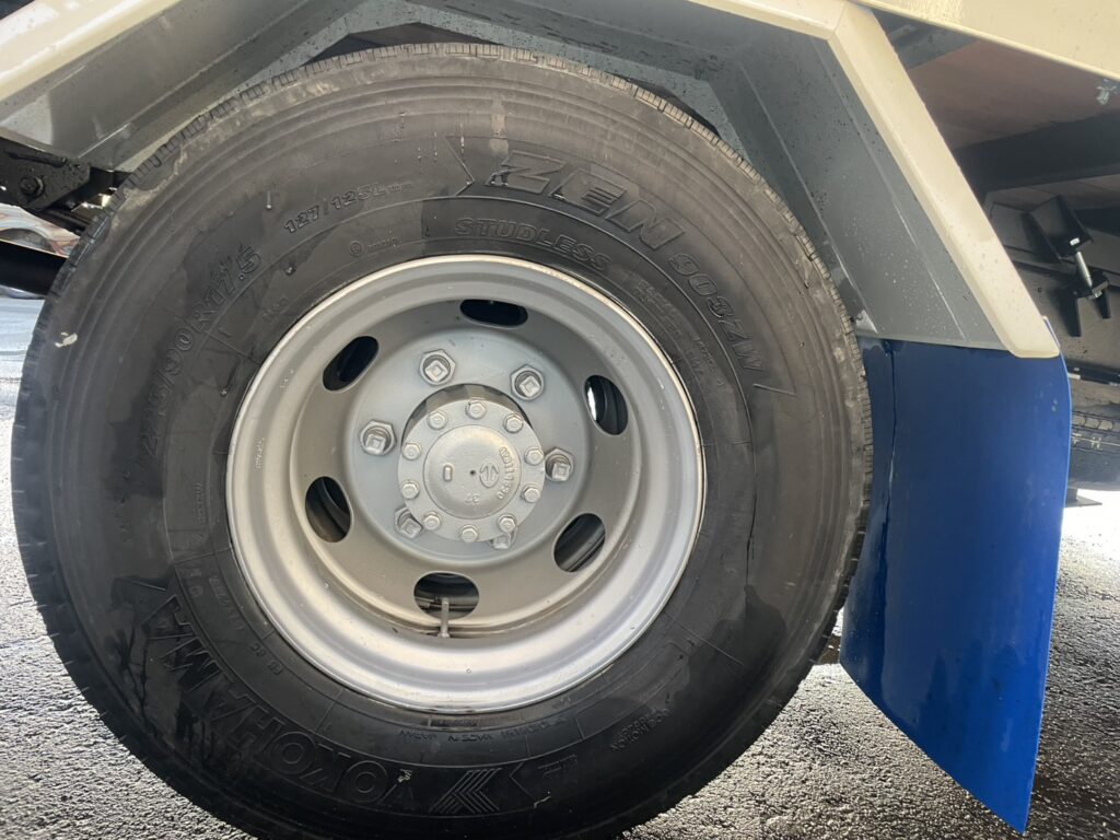 平成23年　レンジャー４トン４段クレーンロング　ロングジャッキラジコン　車検令和8年10月