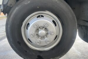 サムネイル: 平成23年　レンジャー４トン４段クレーンロング　ロングジャッキラジコン　車検令和8年10月