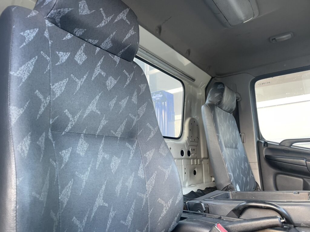 平成23年　レンジャー４トン４段クレーンロング　ロングジャッキラジコン　車検令和8年10月