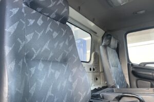 サムネイル: 平成23年　レンジャー４トン４段クレーンロング　ロングジャッキラジコン　車検令和8年10月