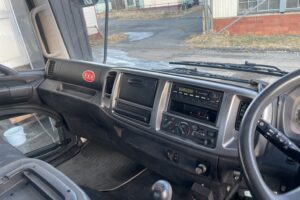 サムネイル: 平成23年　レンジャー４トン４段クレーンロング　ロングジャッキラジコン　車検令和8年10月