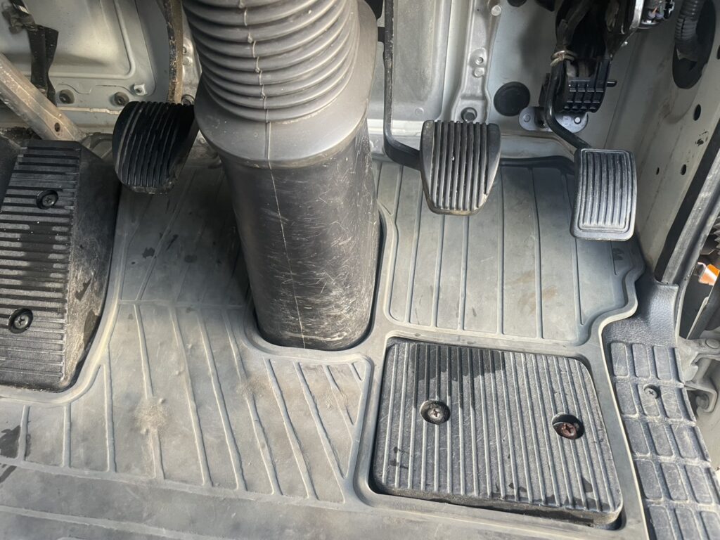 平成23年　レンジャー４トン４段クレーンロング　ロングジャッキラジコン　車検令和8年10月