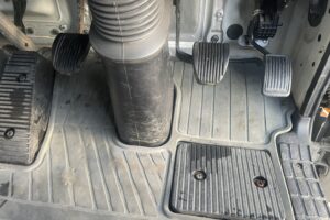 サムネイル: 平成23年　レンジャー４トン４段クレーンロング　ロングジャッキラジコン　車検令和8年10月