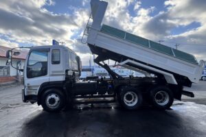 サムネイル: 平成24年　ギガ大型ダンプ　走行30.8万キロ　車検令和8年8月　最大積載9200㎏