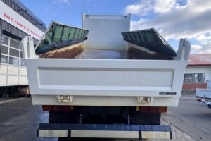 サムネイル: 平成24年　ギガ大型ダンプ　走行30.8万キロ　車検令和8年8月　最大積載9200㎏