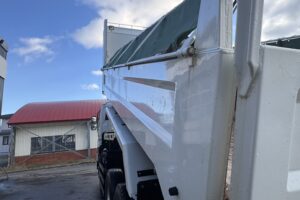 サムネイル: 平成24年　ギガ大型ダンプ　走行30.8万キロ　車検令和8年8月　最大積載9200㎏