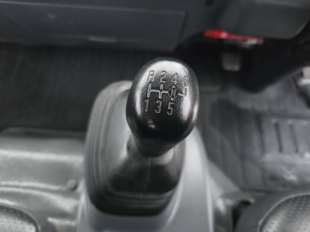 平成26年　いすゞ　エルフ　２トン平ワイドロング　5方開（車検1年付）