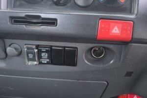 サムネイル: 平成26年　いすゞ　エルフ　２トン平ワイドロング　5方開（車検1年付）