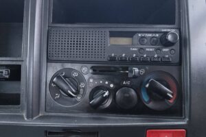 サムネイル: 平成26年　いすゞ　エルフ　２トン平ワイドロング　5方開（車検1年付）