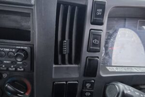 サムネイル: 平成26年　いすゞ　エルフ　２トン平ワイドロング　5方開（車検1年付）