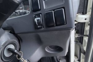 サムネイル: 平成26年　いすゞ　エルフ　２トン平ワイドロング　5方開（車検1年付）