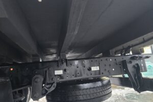 サムネイル: 平成26年　いすゞ　エルフ　２トン平ワイドロング　5方開（車検1年付）