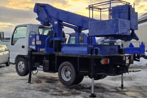 サムネイル: 平成19年　いすゞ　エルフ　12ｍ高所作業車　スチール・後方格納・張り出し不要ｱｳﾄﾘｶﾞｰ（車検2年付）