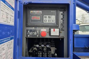 サムネイル: 平成19年　いすゞ　エルフ　12ｍ高所作業車　スチール・後方格納・張り出し不要ｱｳﾄﾘｶﾞｰ（車検2年付）