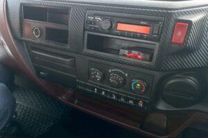 サムネイル: 令和１年　日野　レンジャー　４トン４段クレーンロング　フックイン・ラジコン付（車検１年付）