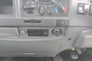 サムネイル: 平成24年　いすゞ　フォワード　４トンダンプ　Ｌゲート・電動コボレーン付（車検１年付）