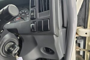 サムネイル: 平成24年　いすゞ　フォワード　４トンダンプ　Ｌゲート・電動コボレーン付（車検１年付）