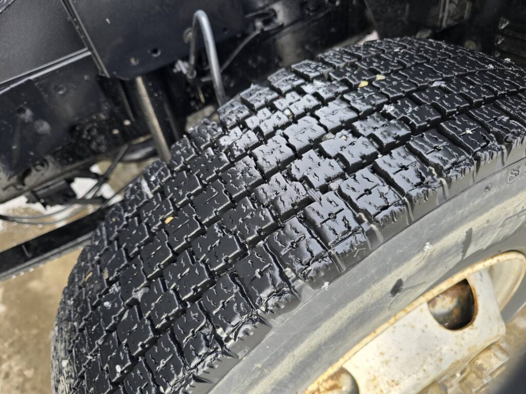 平成24年　いすゞ　フォワード　４トンダンプ　Ｌゲート・電動コボレーン付（車検１年付）