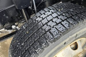 サムネイル: 平成24年　いすゞ　フォワード　４トンダンプ　Ｌゲート・電動コボレーン付（車検１年付）