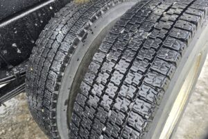 サムネイル: 平成24年　いすゞ　フォワード　４トンダンプ　Ｌゲート・電動コボレーン付（車検１年付）