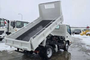 サムネイル: 平成24年　日野　デュトロ　２トンダンプ　4DW・3方開き・コボレーン付・小型貨物（4ﾅﾝﾊﾞｰ）（車検1年付）