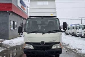 サムネイル: 平成24年　日野　デュトロ　２トンダンプ　4DW・3方開き・コボレーン付・小型貨物（4ﾅﾝﾊﾞｰ）（車検1年付）