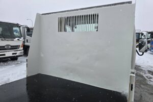 サムネイル: 平成24年　日野　デュトロ　２トンダンプ　4DW・3方開き・コボレーン付・小型貨物（4ﾅﾝﾊﾞｰ）（車検1年付）