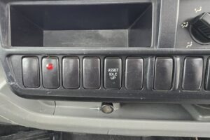 サムネイル: 平成24年　日野　デュトロ　２トンダンプ　4DW・3方開き・コボレーン付・小型貨物（4ﾅﾝﾊﾞｰ）（車検1年付）