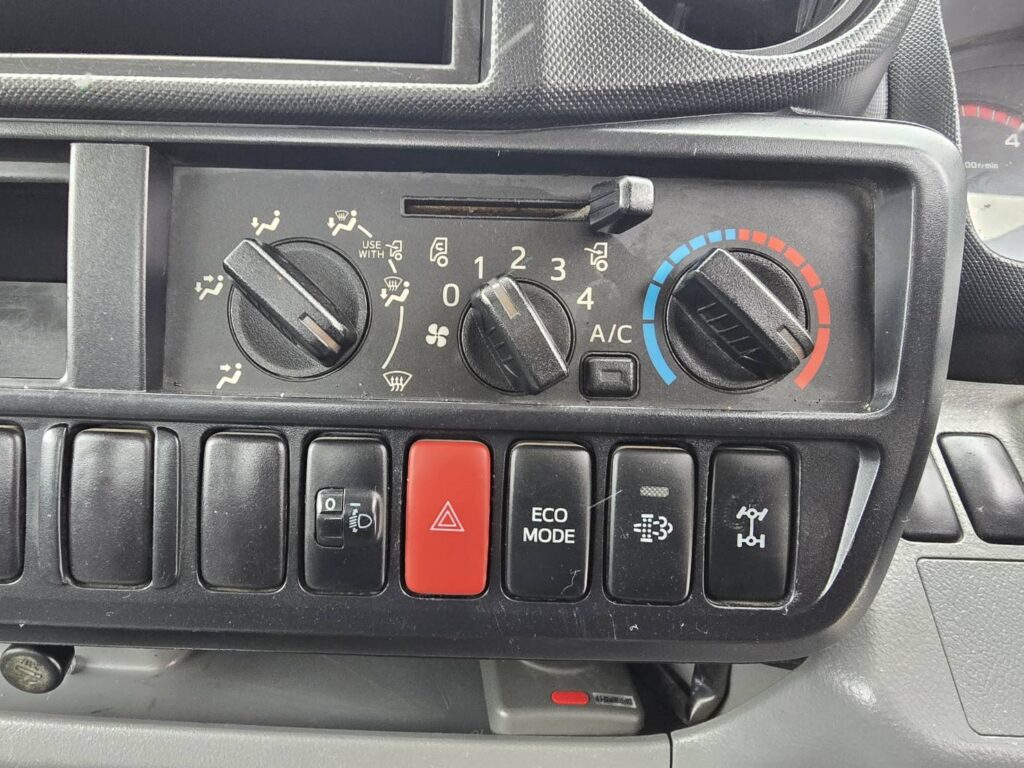 平成24年　日野　デュトロ　２トンダンプ　4DW・3方開き・コボレーン付・小型貨物（4ﾅﾝﾊﾞｰ）（車検1年付）