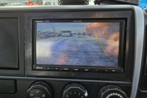 サムネイル: 令和2年　三菱　キャンター　３トン4段クレーン　ワイド超ロング　フックイン・ラジコン・差し違い（車検1年付）