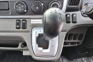 サムネイル: 令和2年　三菱　キャンター　３トン4段クレーン　ワイド超ロング　フックイン・ラジコン・差し違い（車検1年付）