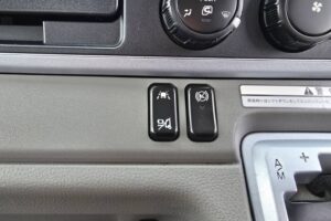 サムネイル: 令和2年　三菱　キャンター　３トン4段クレーン　ワイド超ロング　フックイン・ラジコン・差し違い（車検1年付）