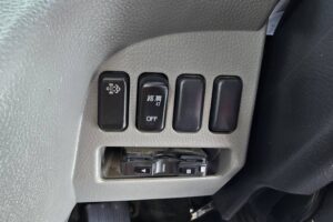 サムネイル: 令和2年　三菱　キャンター　３トン4段クレーン　ワイド超ロング　フックイン・ラジコン・差し違い（車検1年付）