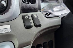 サムネイル: 令和2年　三菱　キャンター　３トン4段クレーン　ワイド超ロング　フックイン・ラジコン・差し違い（車検1年付）