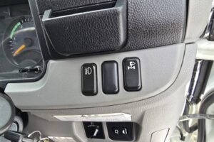 サムネイル: 令和2年　三菱　キャンター　３トン4段クレーン　ワイド超ロング　フックイン・ラジコン・差し違い（車検1年付）