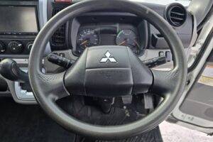 サムネイル: 令和2年　三菱　キャンター　３トン4段クレーン　ワイド超ロング　フックイン・ラジコン・差し違い（車検1年付）