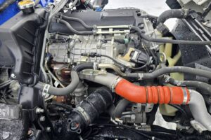 サムネイル: 令和2年　三菱　キャンター　３トン4段クレーン　ワイド超ロング　フックイン・ラジコン・差し違い（車検1年付）