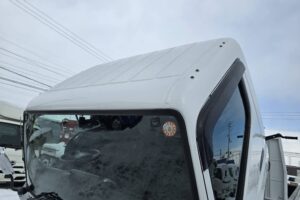 サムネイル: 令和2年　三菱　キャンター　３トン4段クレーン　ワイド超ロング　フックイン・ラジコン・差し違い（車検1年付）