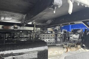 サムネイル: 令和2年　三菱　キャンター　３トン4段クレーン　ワイド超ロング　フックイン・ラジコン・差し違い（車検1年付）