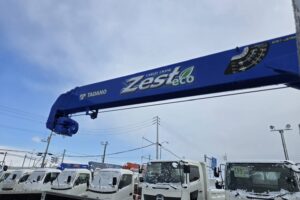 サムネイル: 令和2年　三菱　キャンター　３トン4段クレーン　ワイド超ロング　フックイン・ラジコン・差し違い（車検1年付）