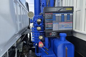 サムネイル: 令和2年　三菱　キャンター　３トン4段クレーン　ワイド超ロング　フックイン・ラジコン・差し違い（車検1年付）