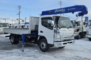 サムネイル: 令和2年　三菱　キャンター　３トン4段クレーン　ワイド超ロング　フックイン・ラジコン・差し違い（車検1年付）