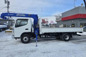 サムネイル: 令和2年　三菱　キャンター　３トン4段クレーン　ワイド超ロング　フックイン・ラジコン・差し違い（車検1年付）