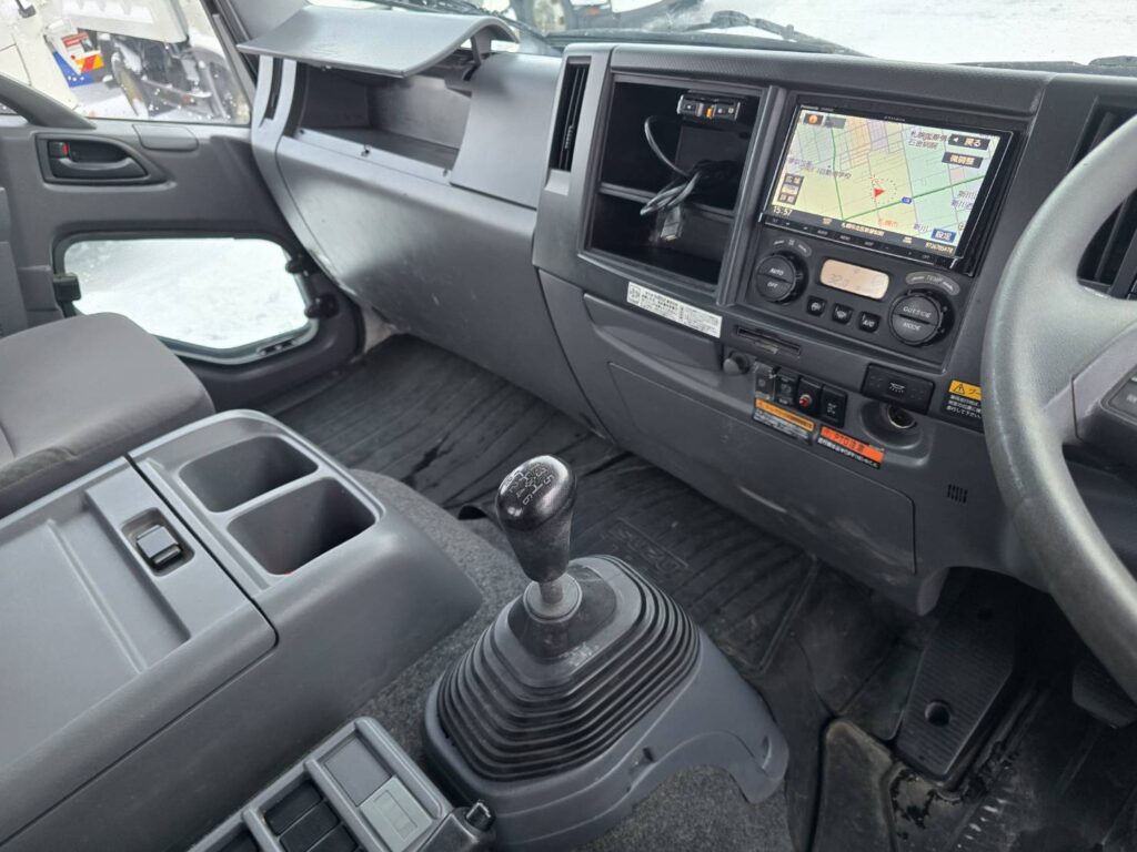 平成30年　いすゞ　フォワード　４トン４段クレーンワイドロング　差し違い・ﾗｼﾞｺﾝ・ﾍﾞｯﾄﾞ付（車検令和8年10月）