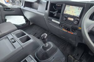 サムネイル: 平成30年　いすゞ　フォワード　４トン４段クレーンワイドロング　差し違い・ﾗｼﾞｺﾝ・ﾍﾞｯﾄﾞ付（車検令和8年10月）