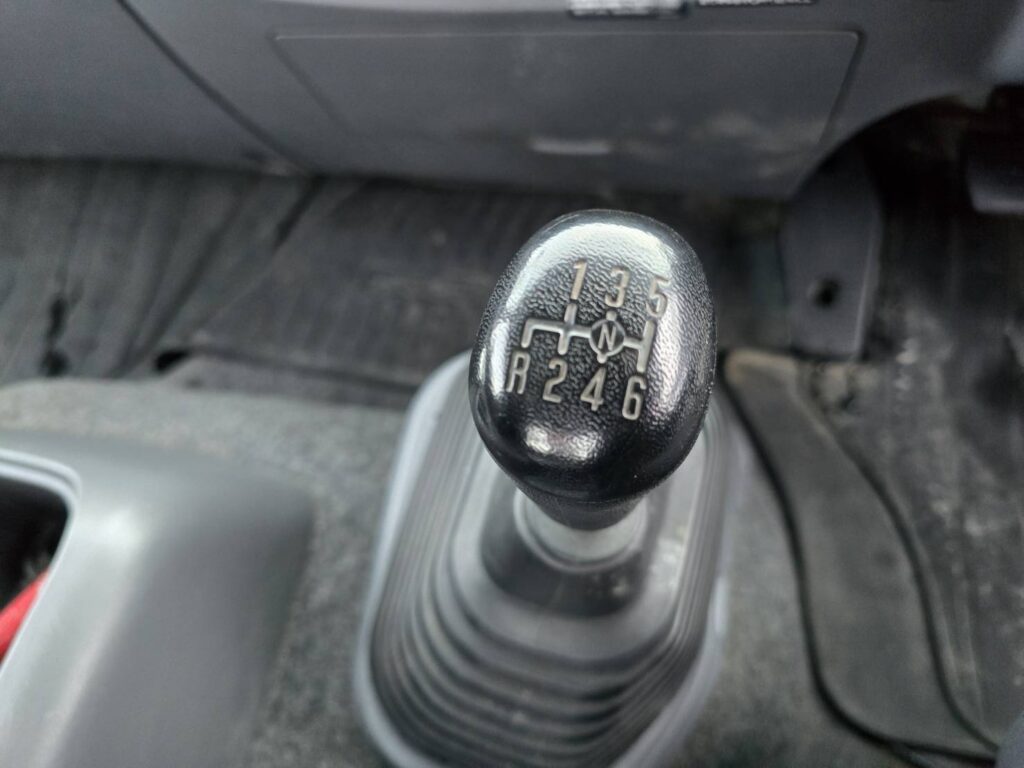 平成30年　いすゞ　フォワード　４トン４段クレーンワイドロング　差し違い・ﾗｼﾞｺﾝ・ﾍﾞｯﾄﾞ付（車検令和8年10月）