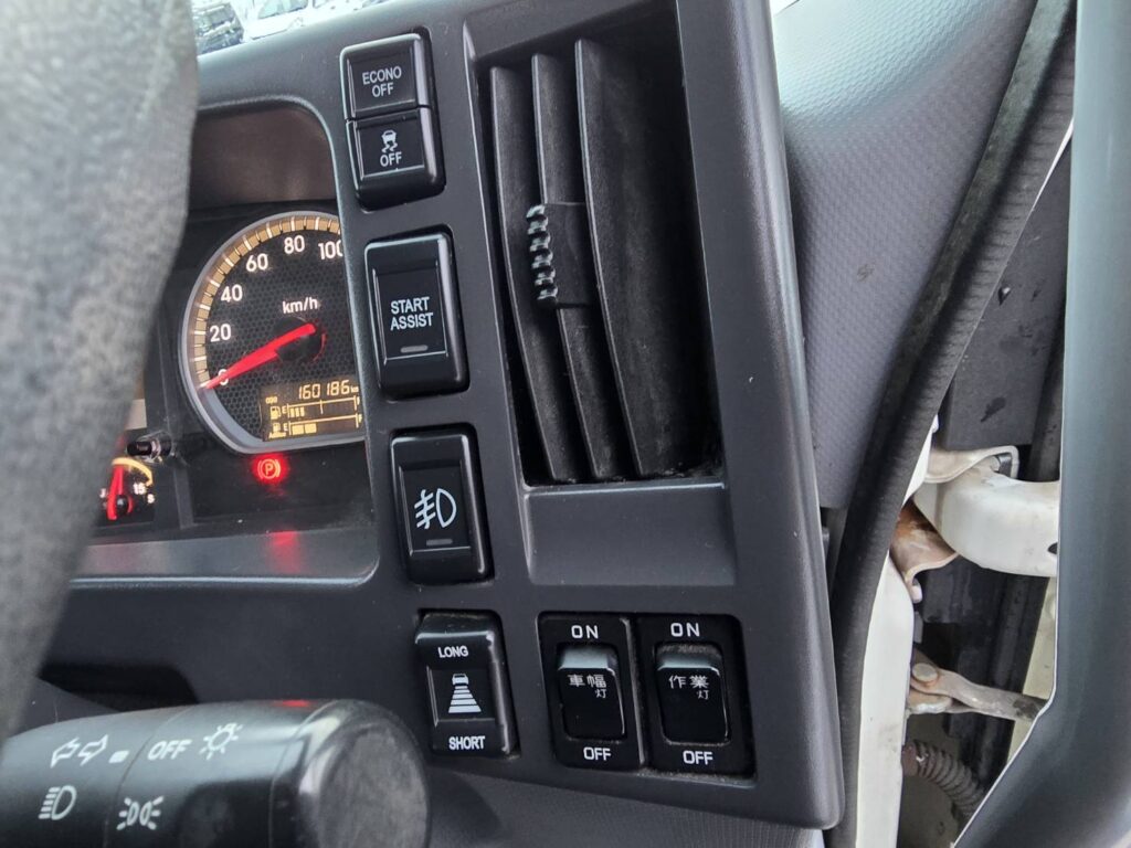 平成30年　いすゞ　フォワード　４トン４段クレーンワイドロング　差し違い・ﾗｼﾞｺﾝ・ﾍﾞｯﾄﾞ付（車検令和8年10月）