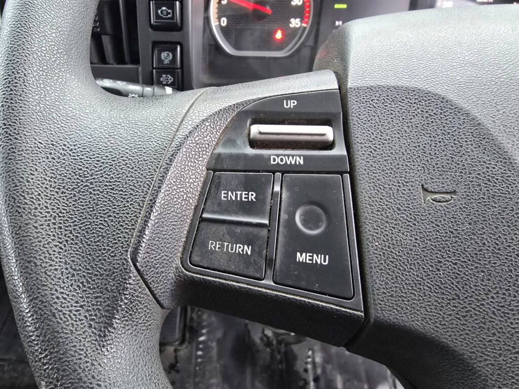 平成30年　いすゞ　フォワード　４トン４段クレーンワイドロング　差し違い・ﾗｼﾞｺﾝ・ﾍﾞｯﾄﾞ付（車検令和8年10月）