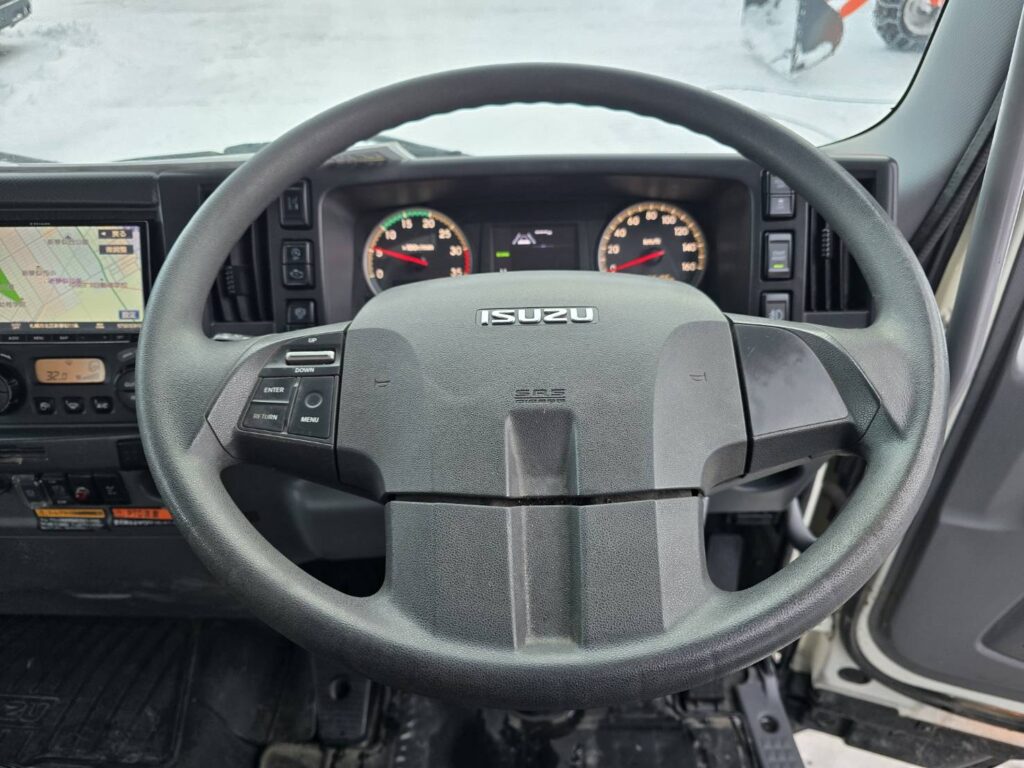 平成30年　いすゞ　フォワード　４トン４段クレーンワイドロング　差し違い・ﾗｼﾞｺﾝ・ﾍﾞｯﾄﾞ付（車検令和8年10月）