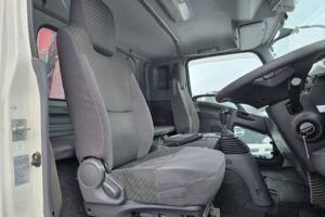 サムネイル: 平成30年　いすゞ　フォワード　４トン４段クレーンワイドロング　差し違い・ﾗｼﾞｺﾝ・ﾍﾞｯﾄﾞ付（車検令和8年10月）